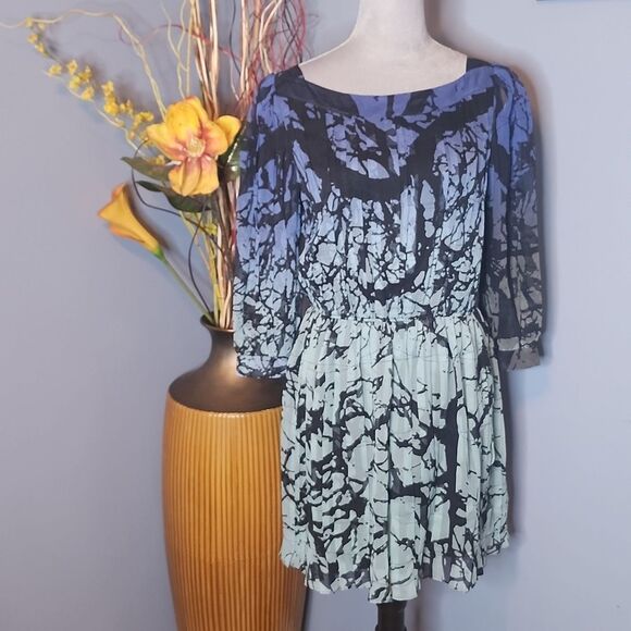 Diane Von Furstenberg Pialla Pleated Dress Size 6 DVF - Picture 1 of 16